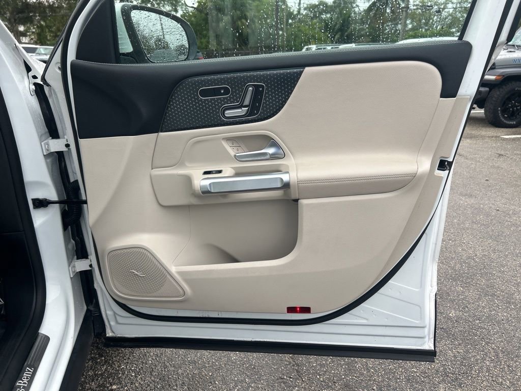 Used 2025 Mercedes-Benz GLB 250 4MATIC image 24