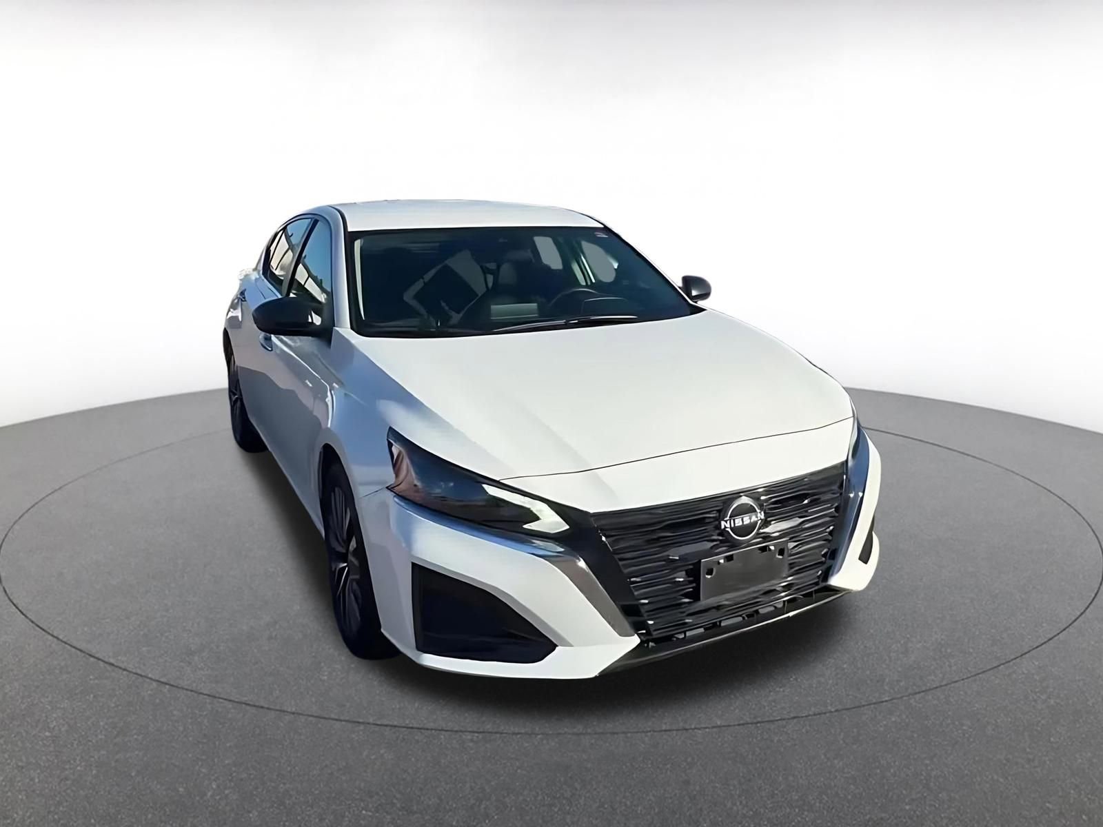 Used 2025 Nissan Altima 2.5 SV image 3