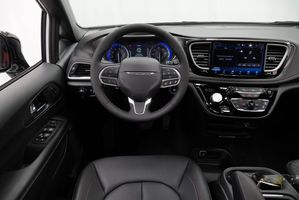 New 2027 Chrysler Pacifica Select AWD/4WD image 21