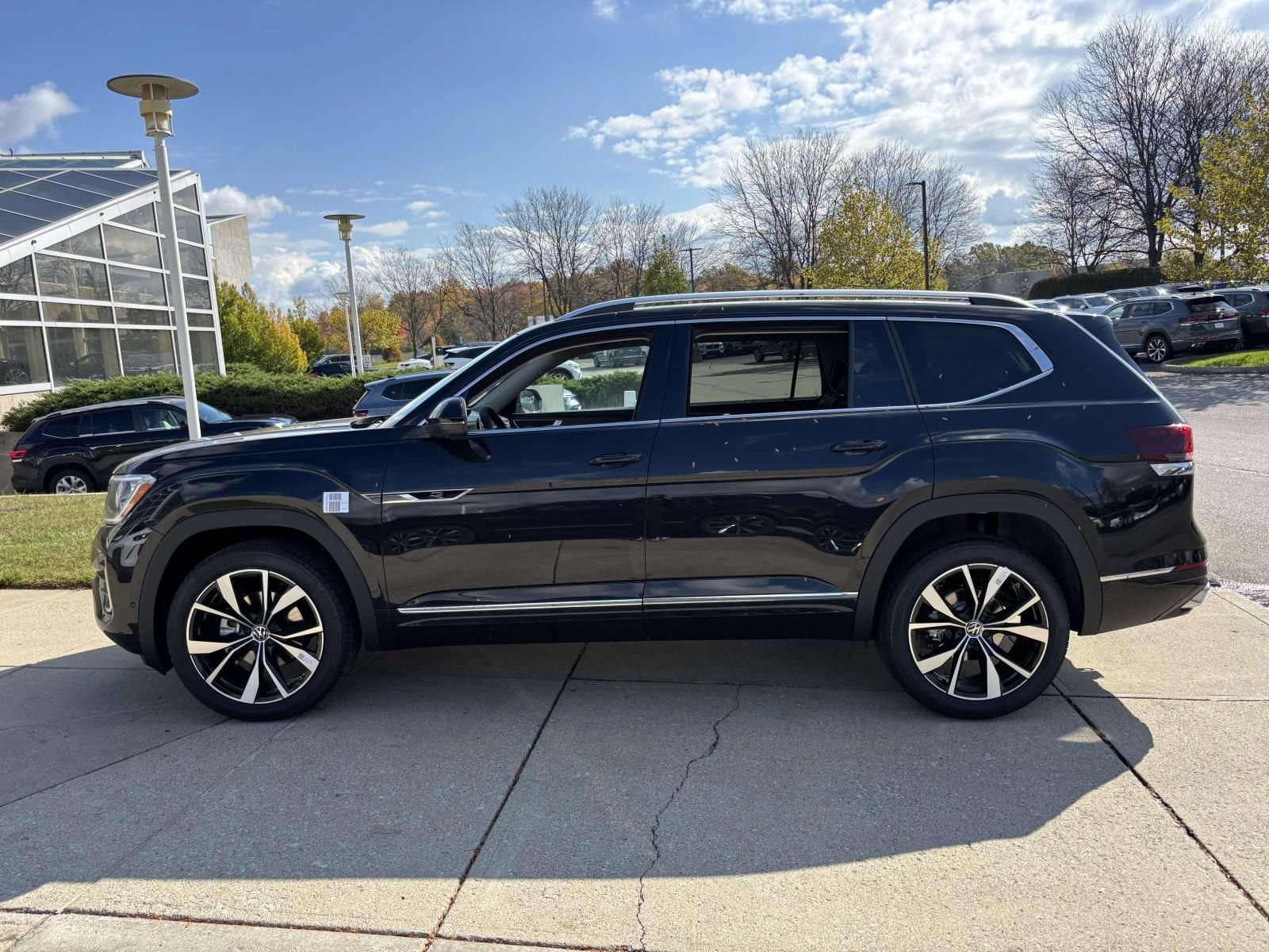New 2026 Volkswagen Atlas SEL Premium R-Line AWD/4WD image 4