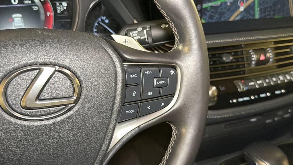 Certified 2021 Lexus LS 500 AWD w/ Accessory Package (Z1) image 22