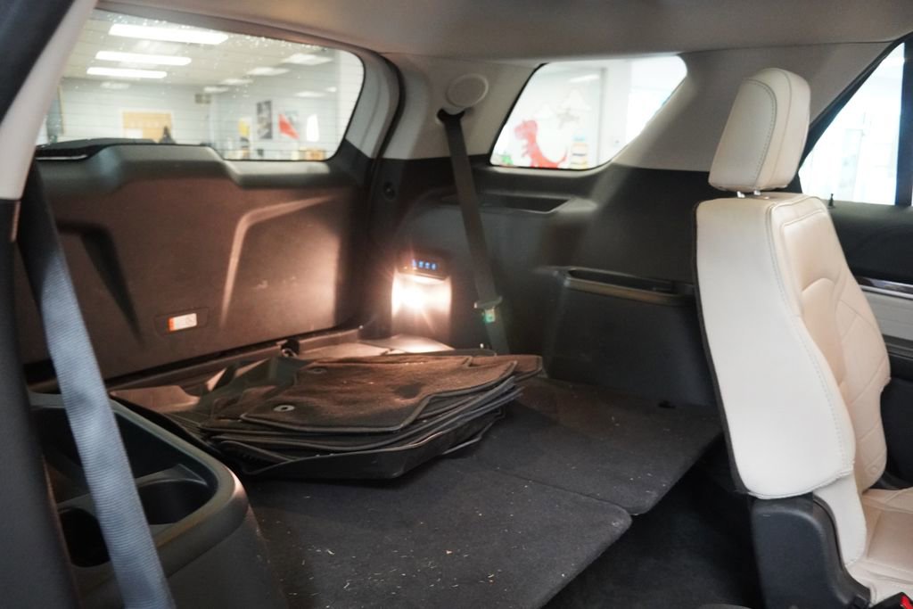 Used 2017 Ford Explorer Platinum image 32