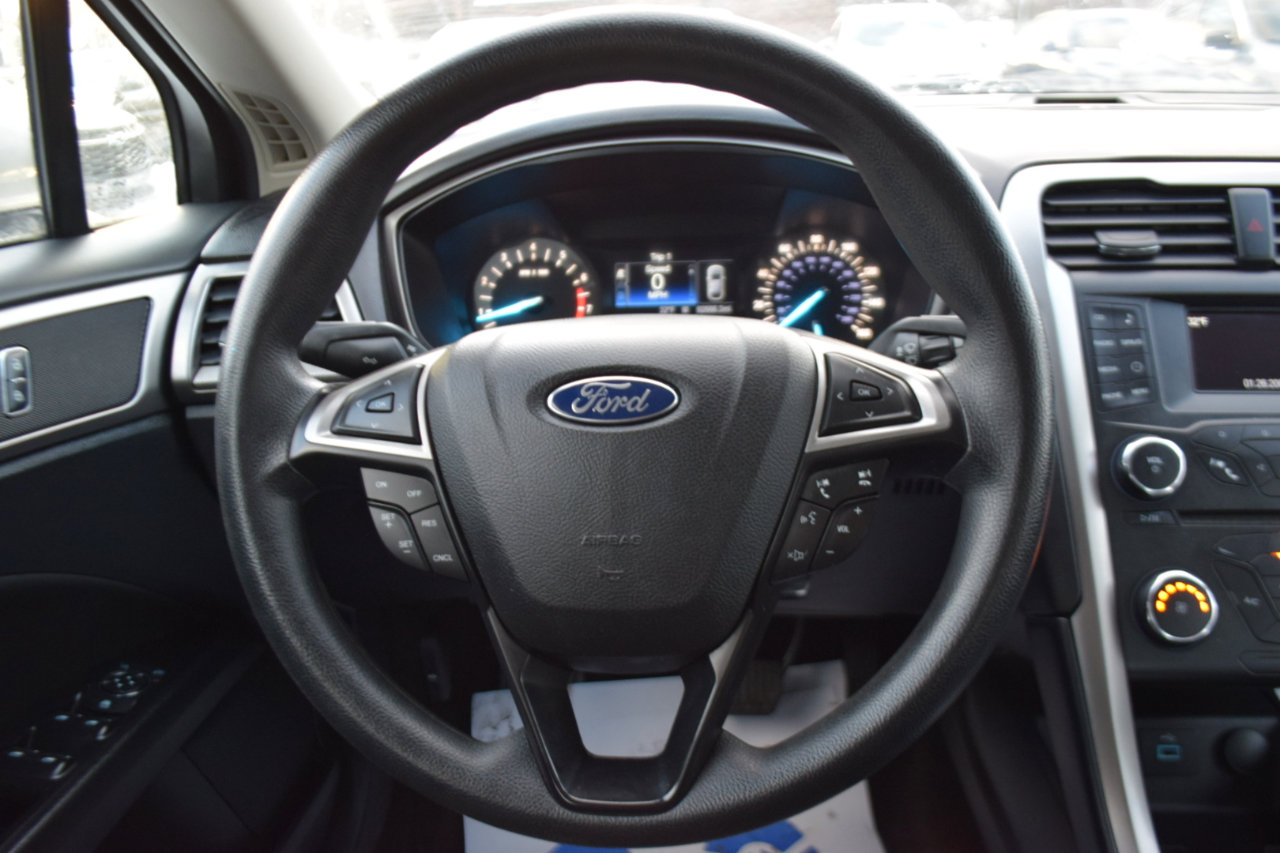 Used 2017 Ford Fusion SE image 13