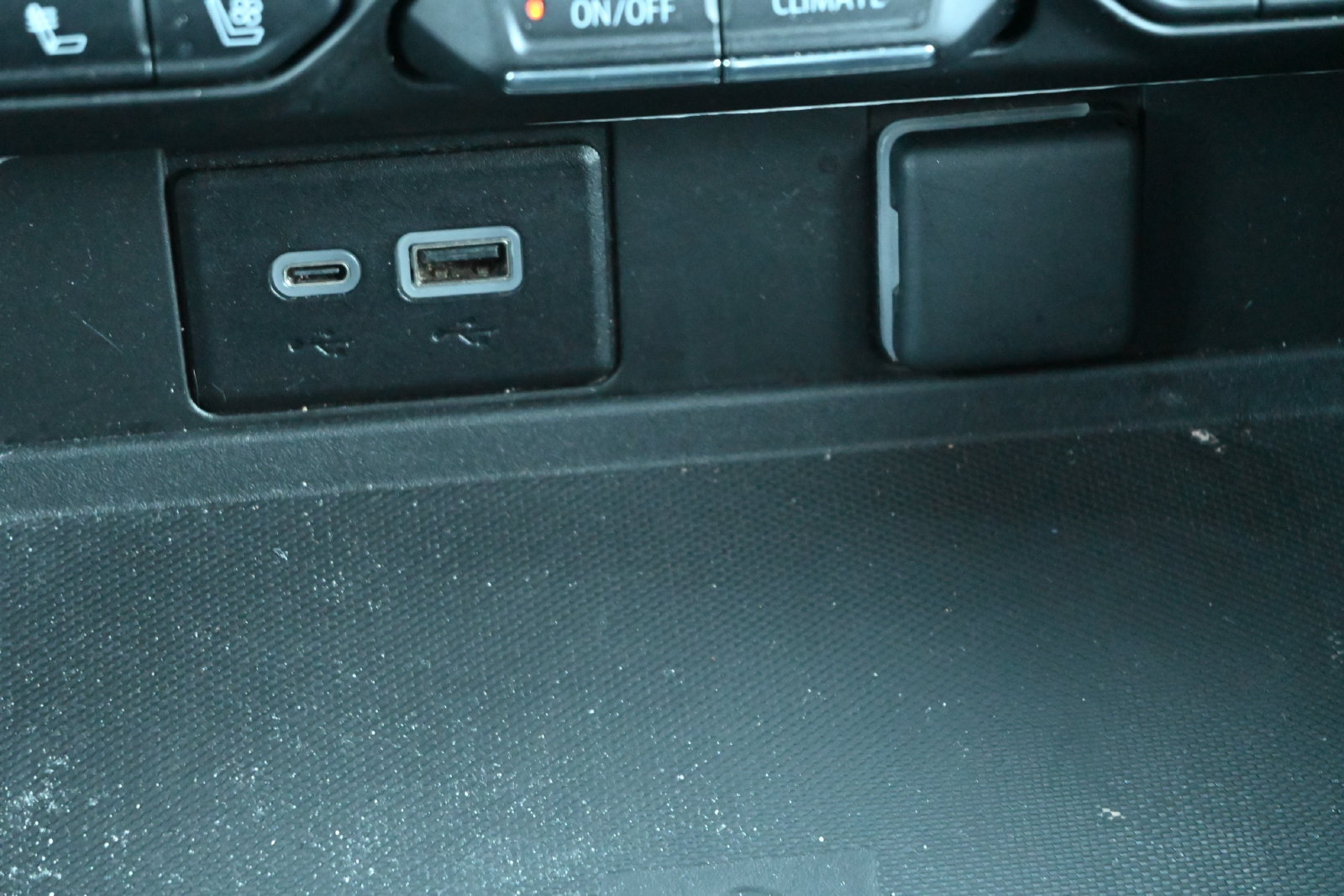 Used 2024 Chevrolet Suburban Premier AWD/4WD image 18