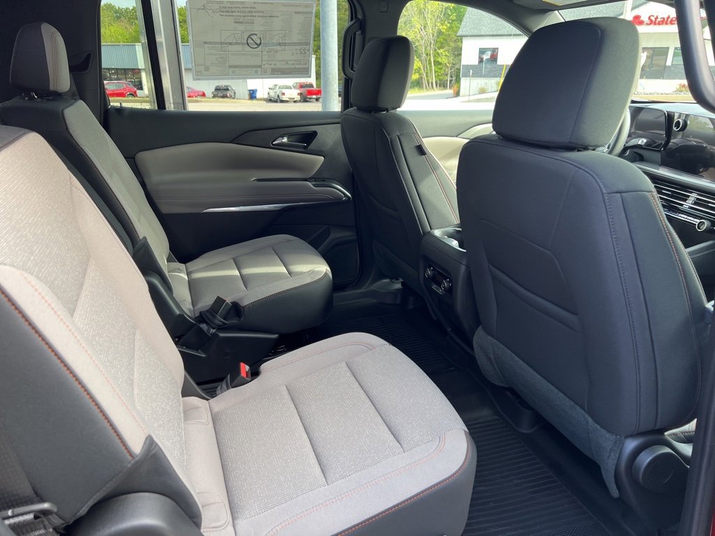 New 2026 Chevrolet Traverse LT w/ LPO, Floor Liner Package image 9