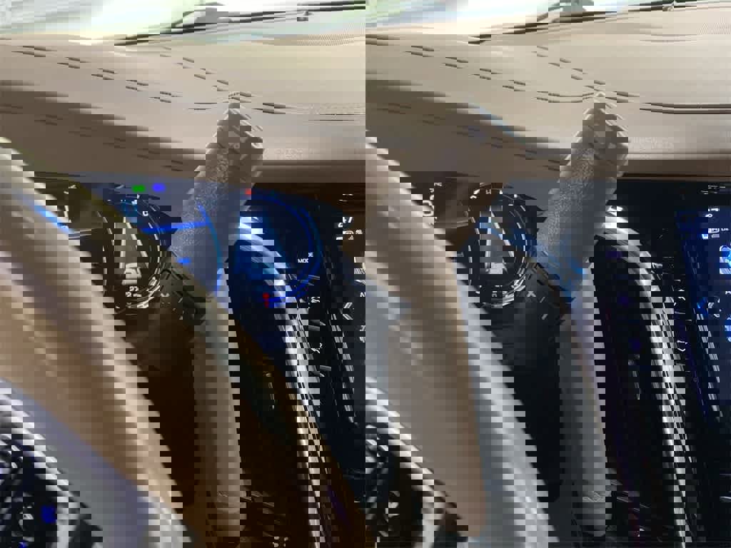 Used 2018 Cadillac Escalade Platinum image 25