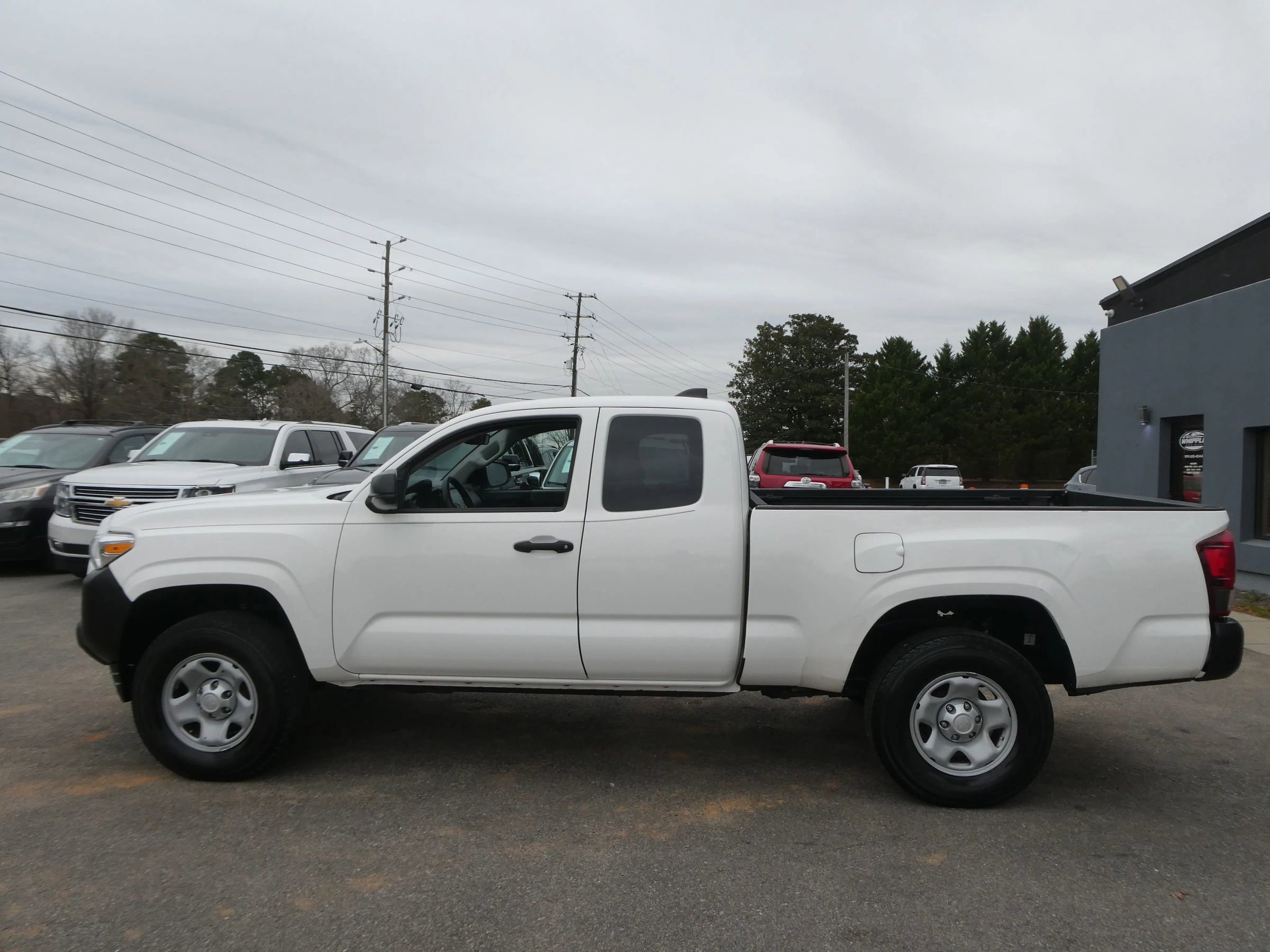 Used 2022 Toyota Tacoma SR image 9