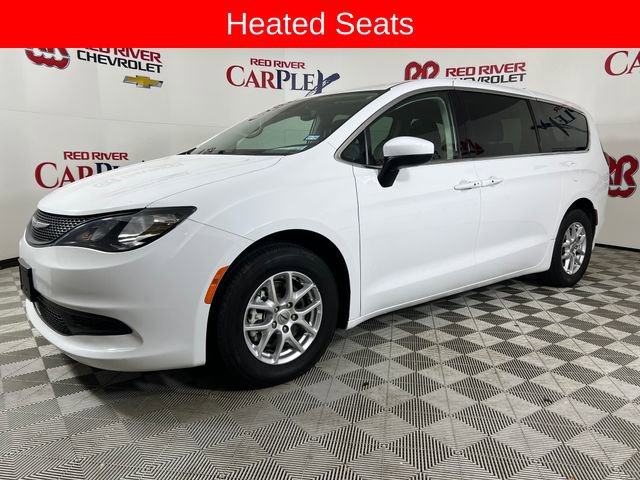 Used 2023 Chrysler Voyager LX image 4