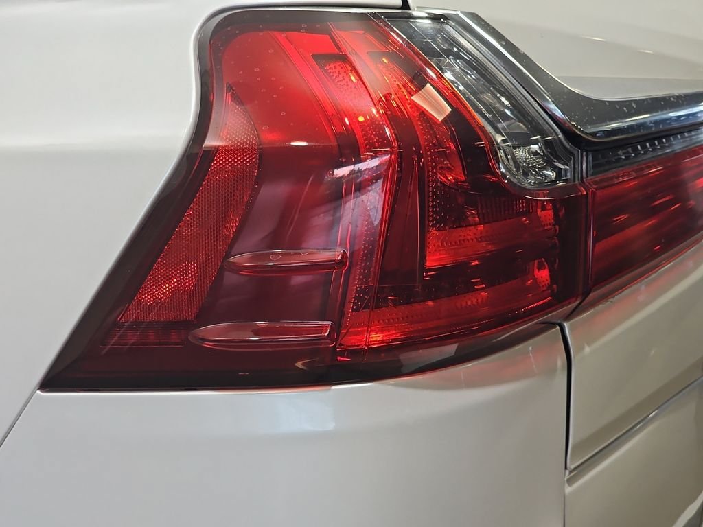 Used 2020 Lexus LX 570 4WD w/ Luxury Package image 37