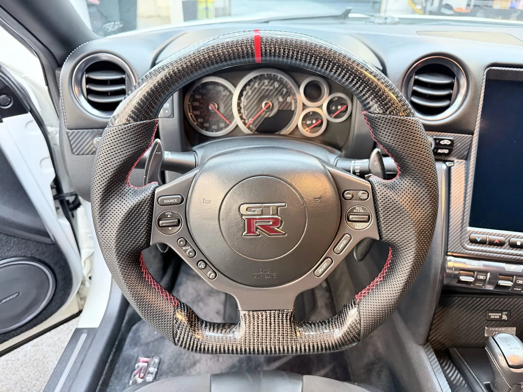 Used 2015 Nissan GT-R Premium image 17