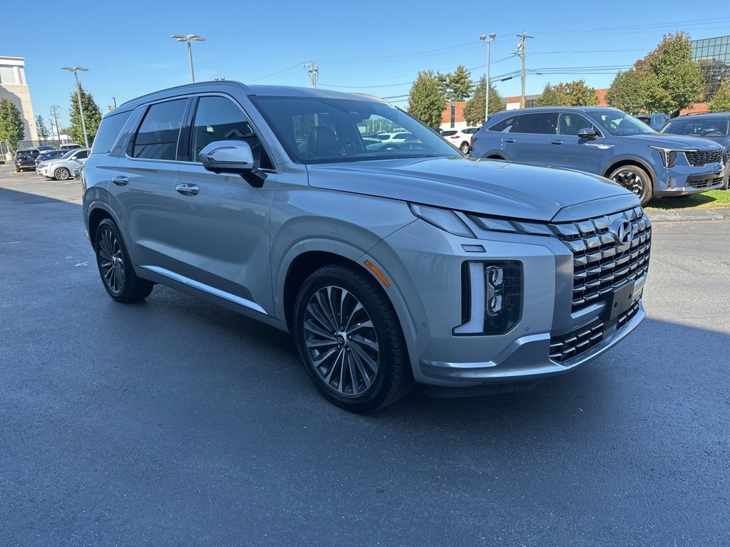 Used 2023 Hyundai Palisade Calligraphy image 4