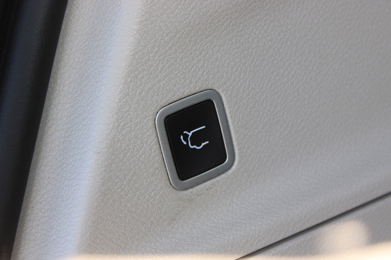 Used 2023 Chrysler Pacifica Touring-L image 9