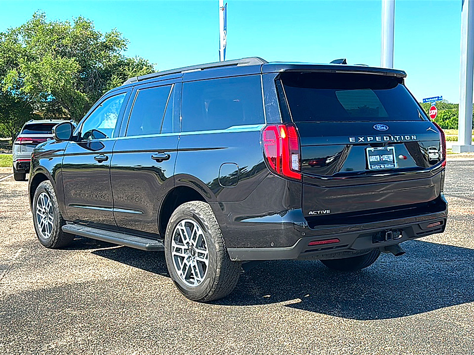 Used 2025 Ford Expedition Active AWD/4WD image 6