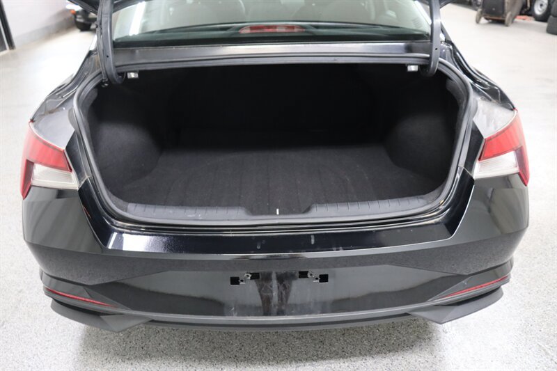 Used 2021 Hyundai Elantra SEL FWD image 31