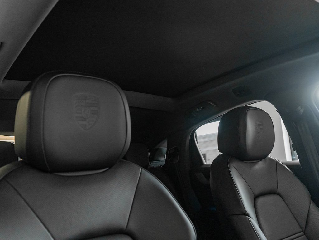 Certified 2025 Porsche Cayenne Coupe AWD/4WD image 32