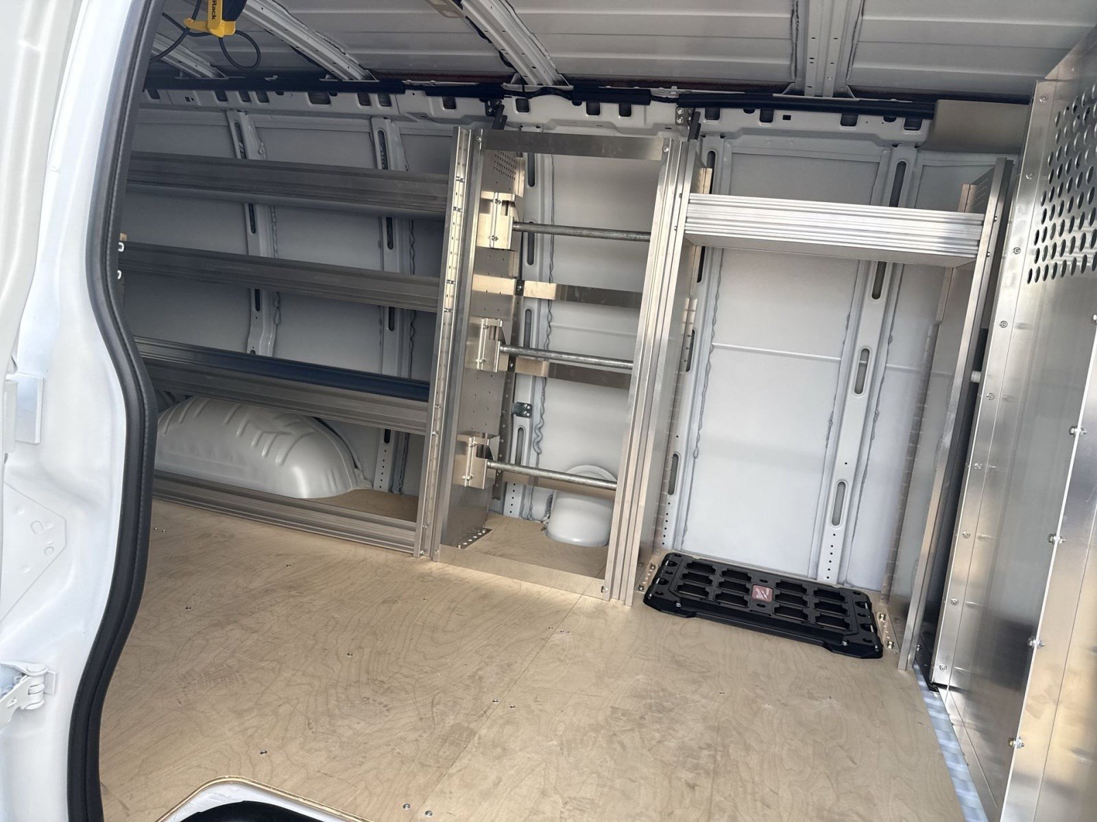 Used 2025 Chevrolet Express 2500 Extended w/ Communications Package image 20