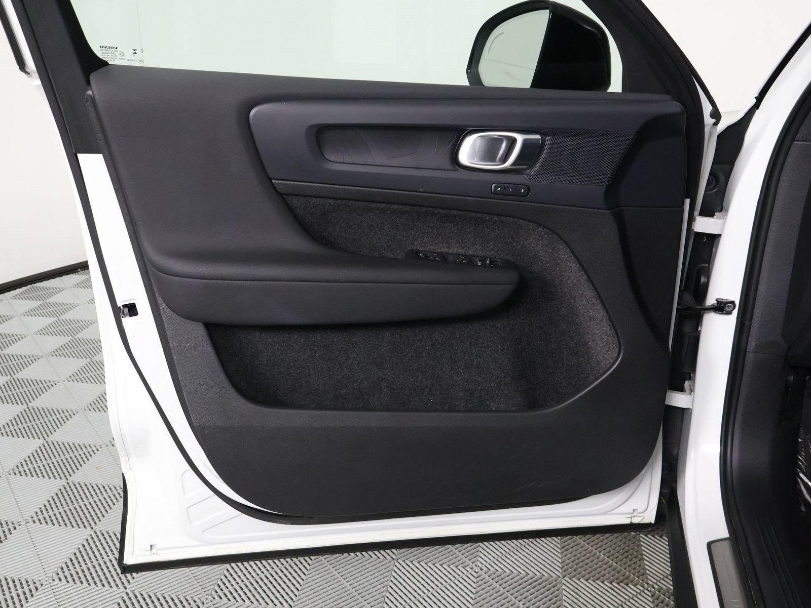 Used 2023 Volvo XC40 Recharge Core AWD/4WD image 17