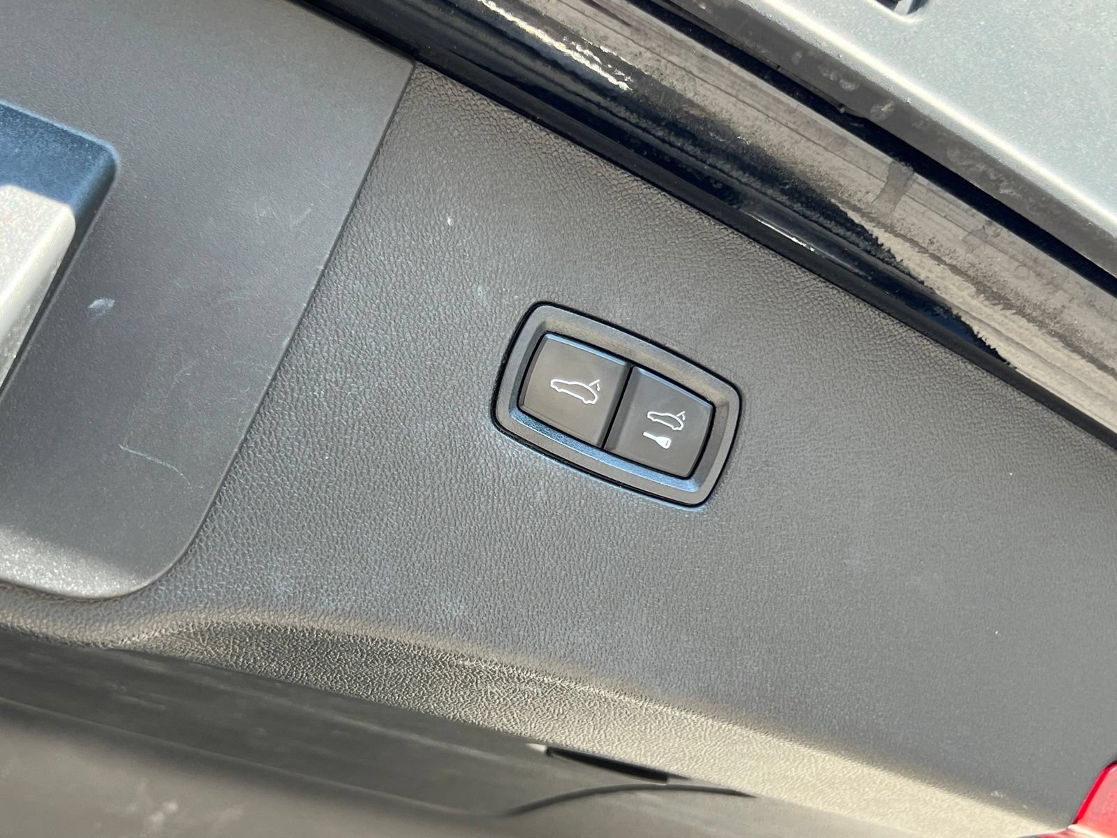 Certified 2024 Porsche Cayenne Coupe AWD/4WD image 19