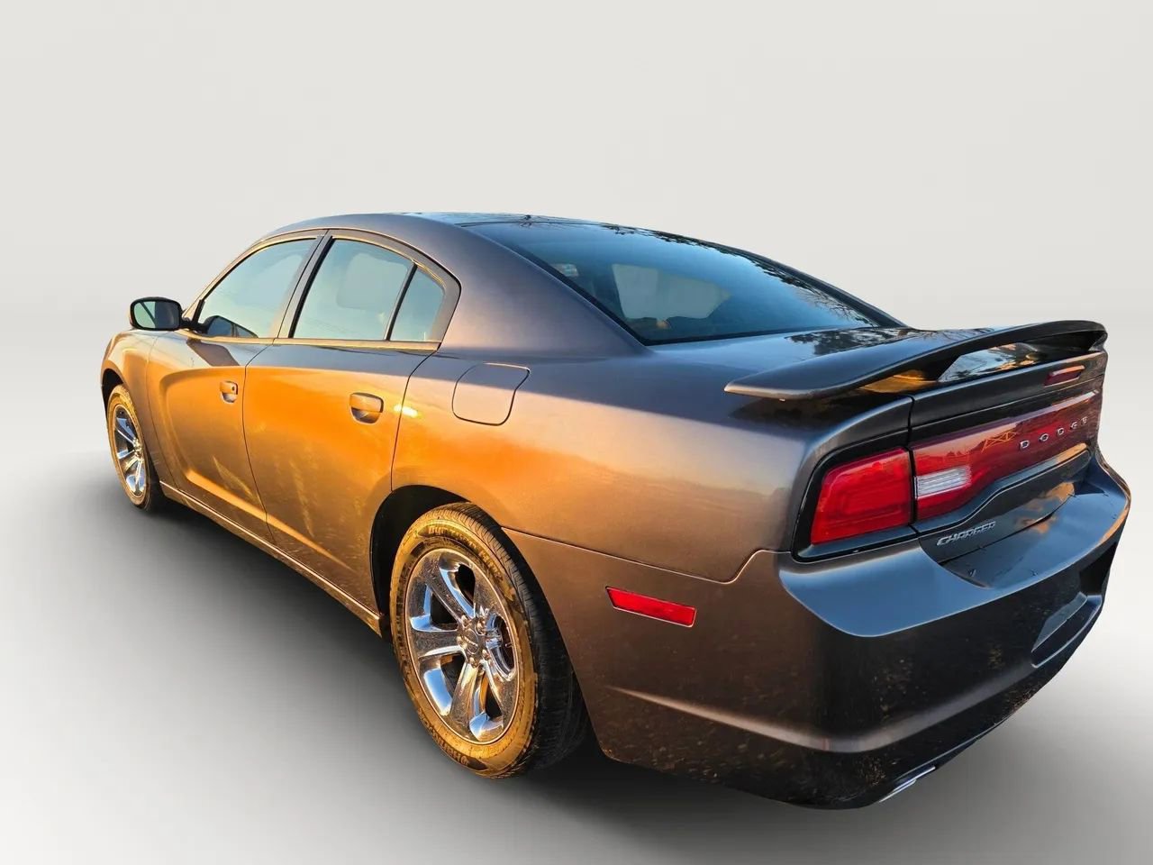 Used 2014 Dodge Charger SE w/ Sport Appearance Group image 4