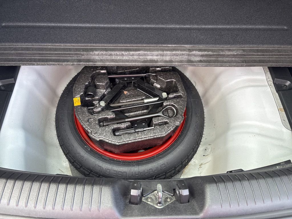 Used 2020 Hyundai Elantra GT image 12