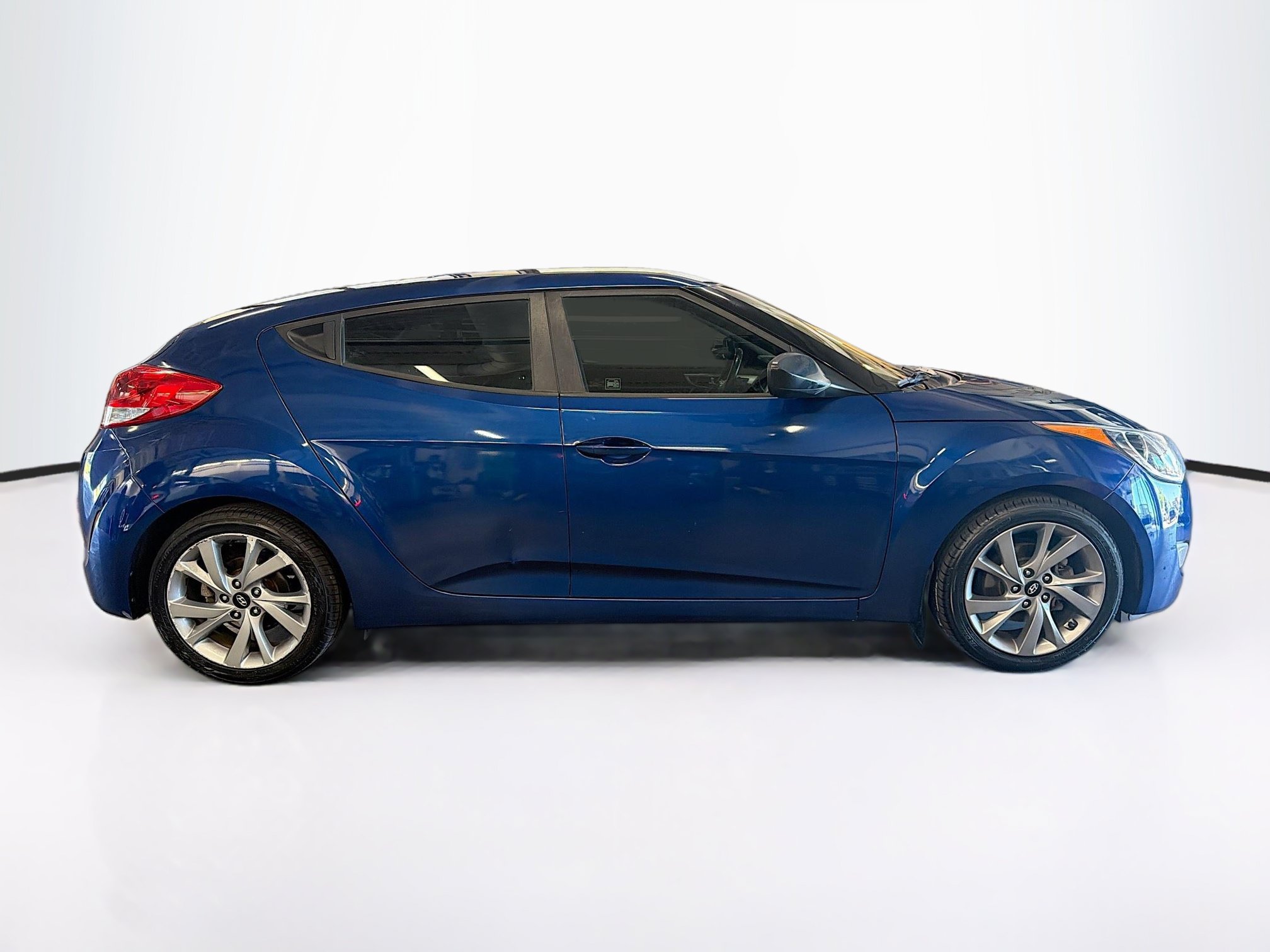 Used 2017 Hyundai Veloster FWD image 10