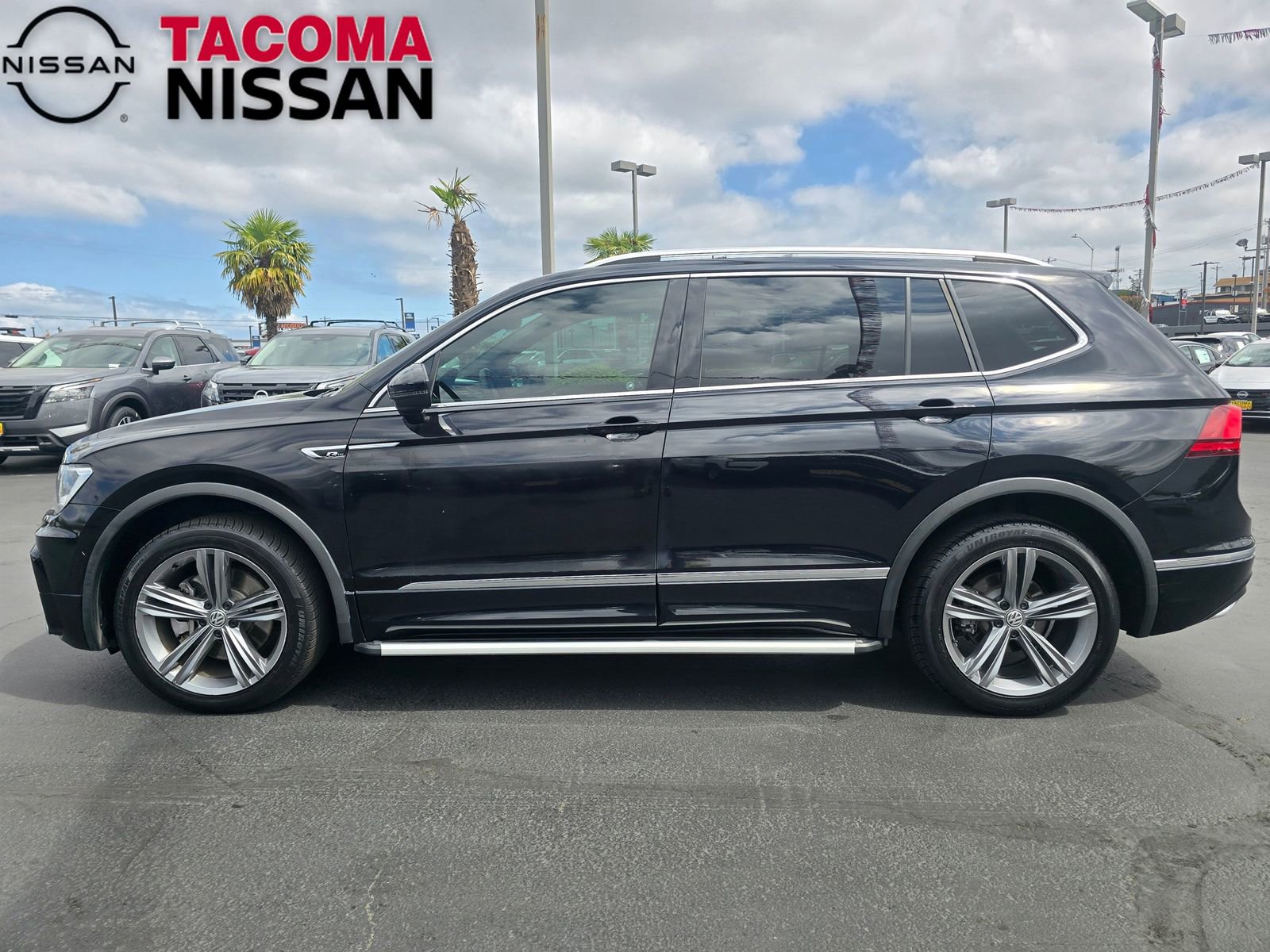 Used 2019 Volkswagen Tiguan SEL R-Line AWD/4WD image 2