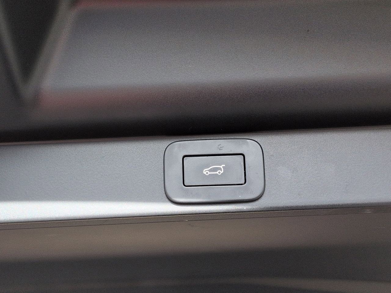 Used 2024 Land Rover Range Rover SE image 24