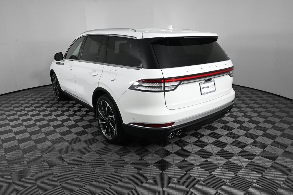 Used 2022 Lincoln Aviator Reserve w/ Equipment Group 201A image 4