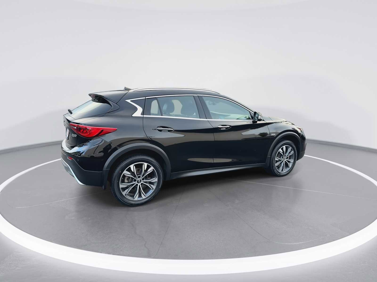 Used 2018 INFINITI QX30 AWD image 8