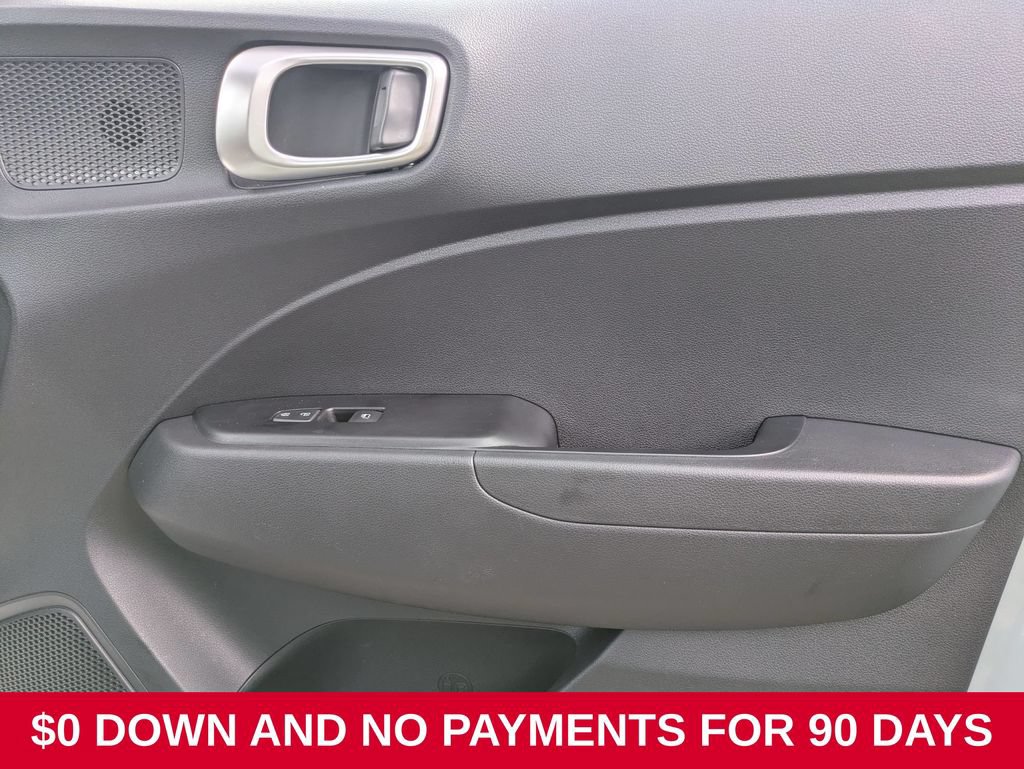 Used 2025 Hyundai Venue SEL FWD image 32