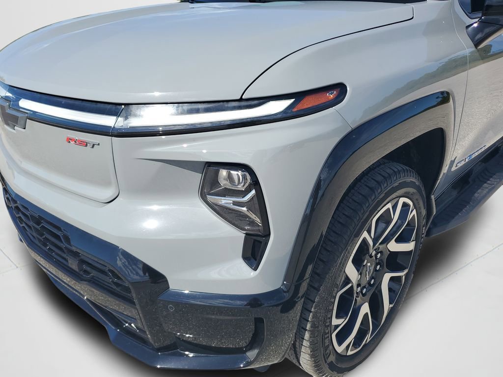 Used 2025 Chevrolet Silverado EV RST AWD/4WD image 24