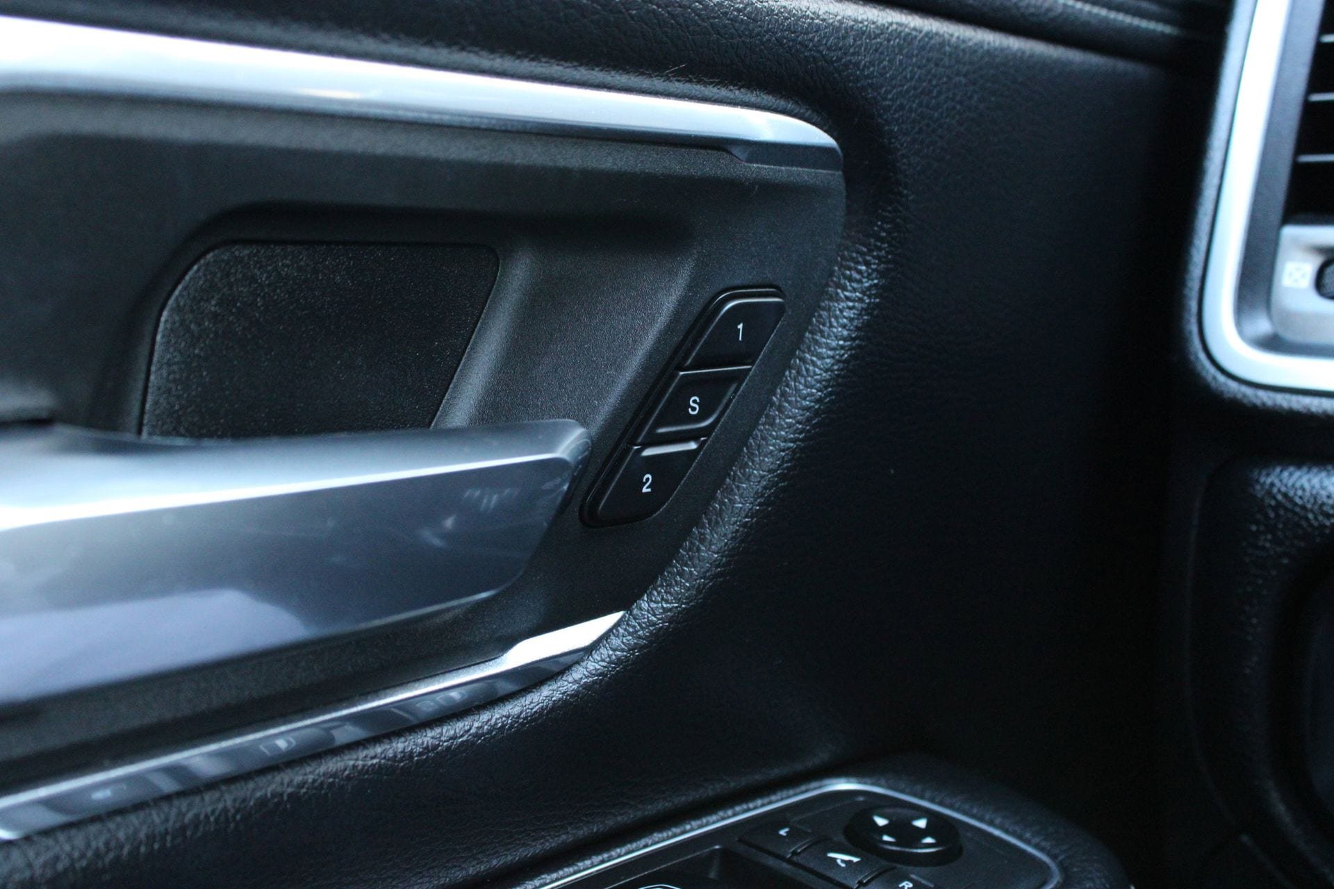 Used 2019 RAM 1500 Laramie AWD/4WD image 25