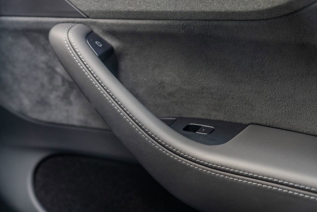 Used 2026 Tesla Model Y Long Range image 13
