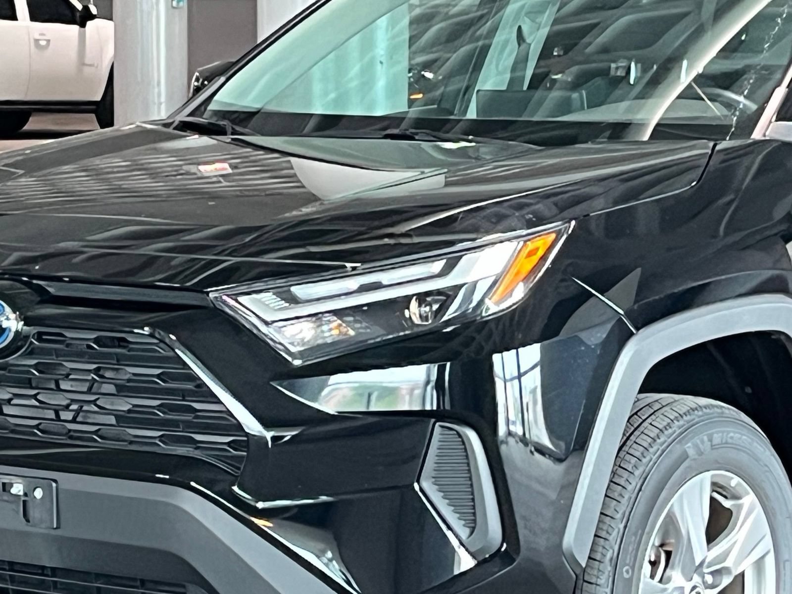 Used 2023 Toyota RAV4 XLE AWD/4WD image 5