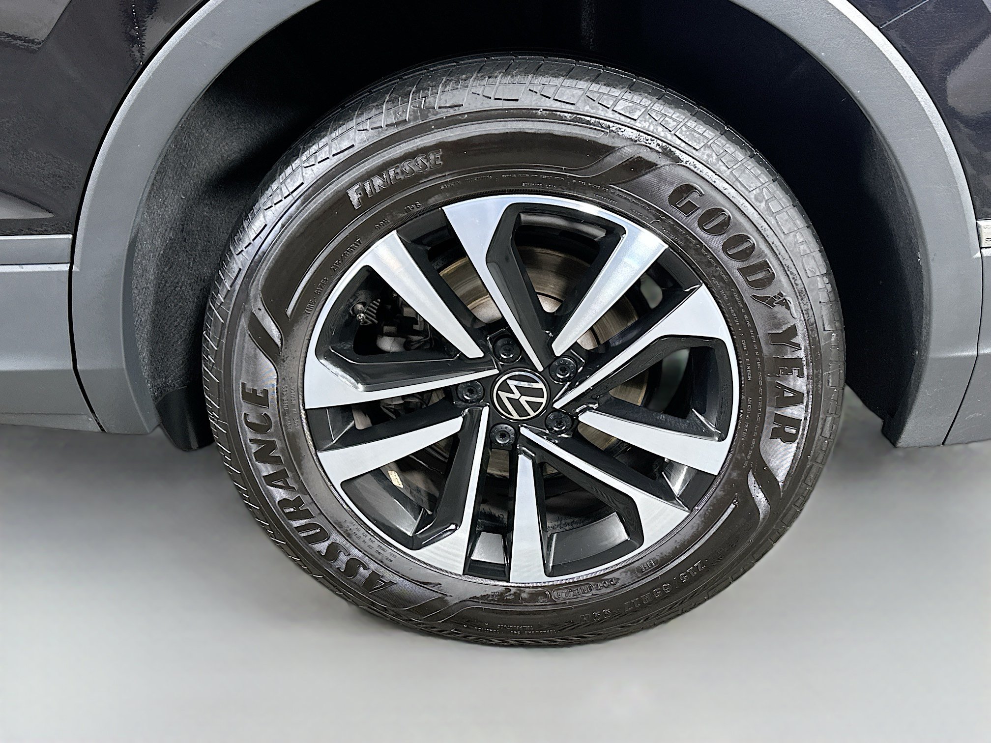 Used 2023 Volkswagen Tiguan S FWD image 29
