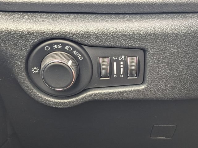 New 2026 Chrysler Voyager LX FWD image 28