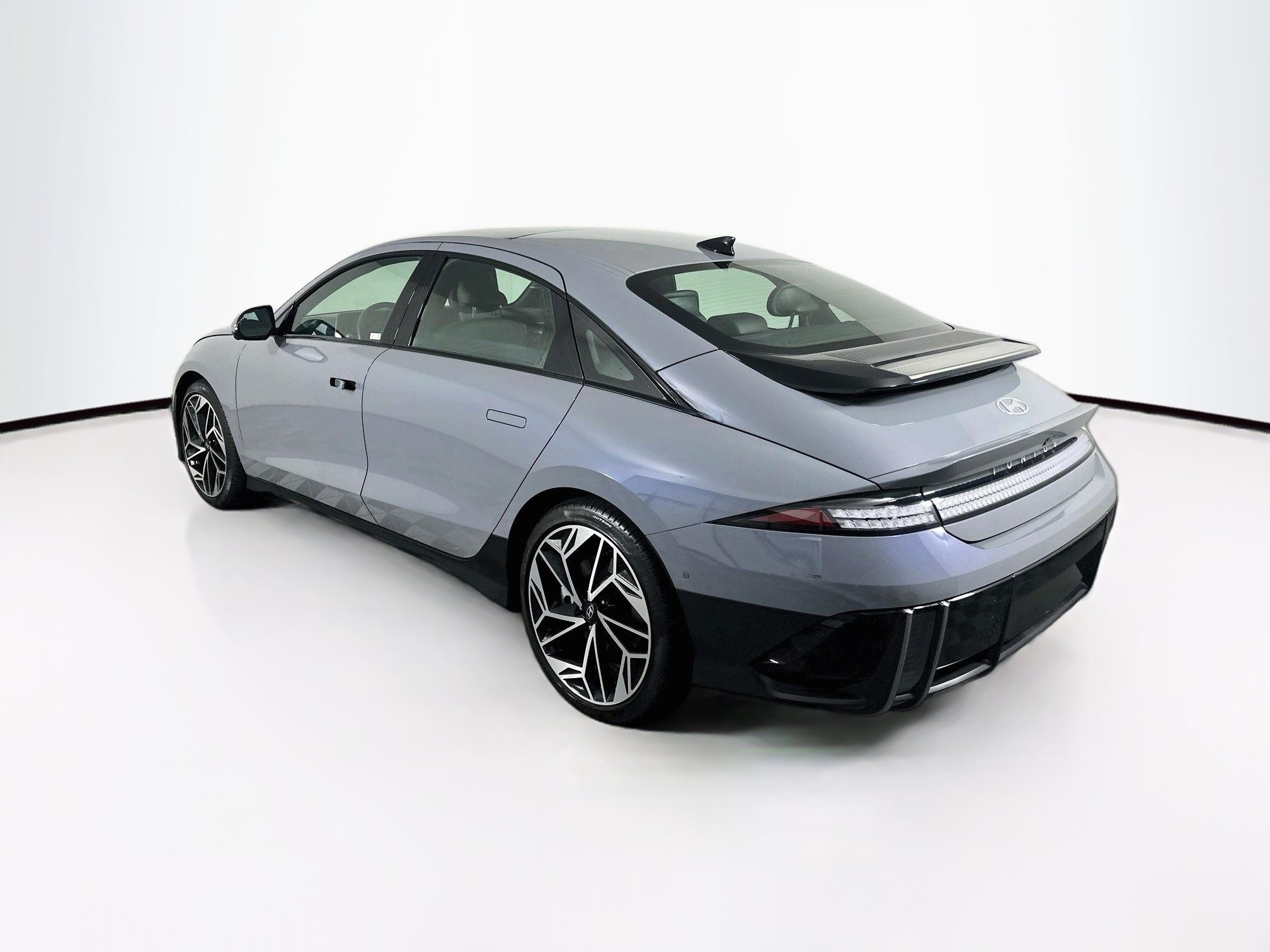 Used 2024 Hyundai Ioniq 6 Limited RWD image 5
