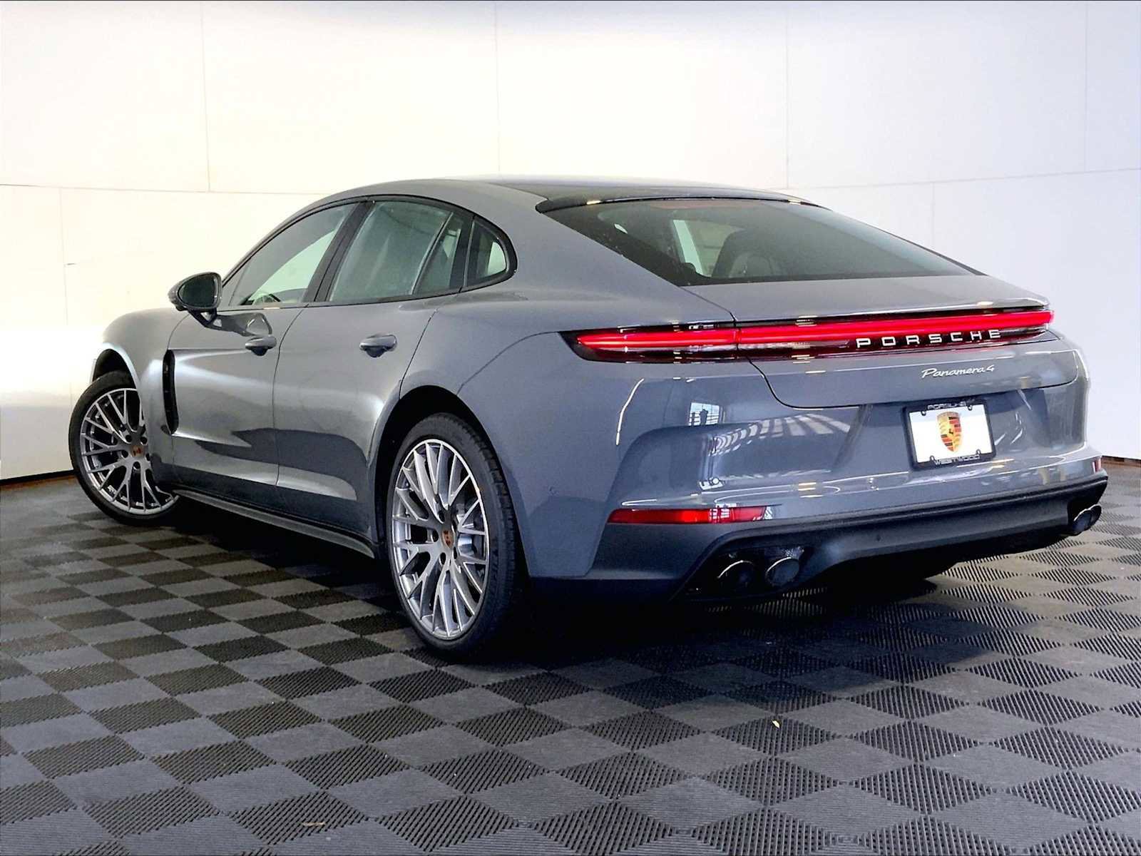 New 2026 Porsche Panamera 4 image 3