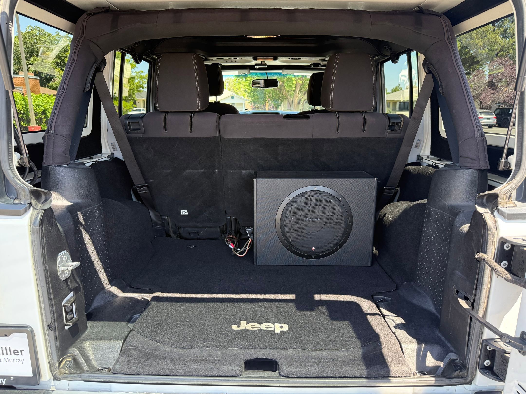 Used 2015 Jeep Wrangler Unlimited Sahara w/ Connectivity Group AWD/4WD image 25