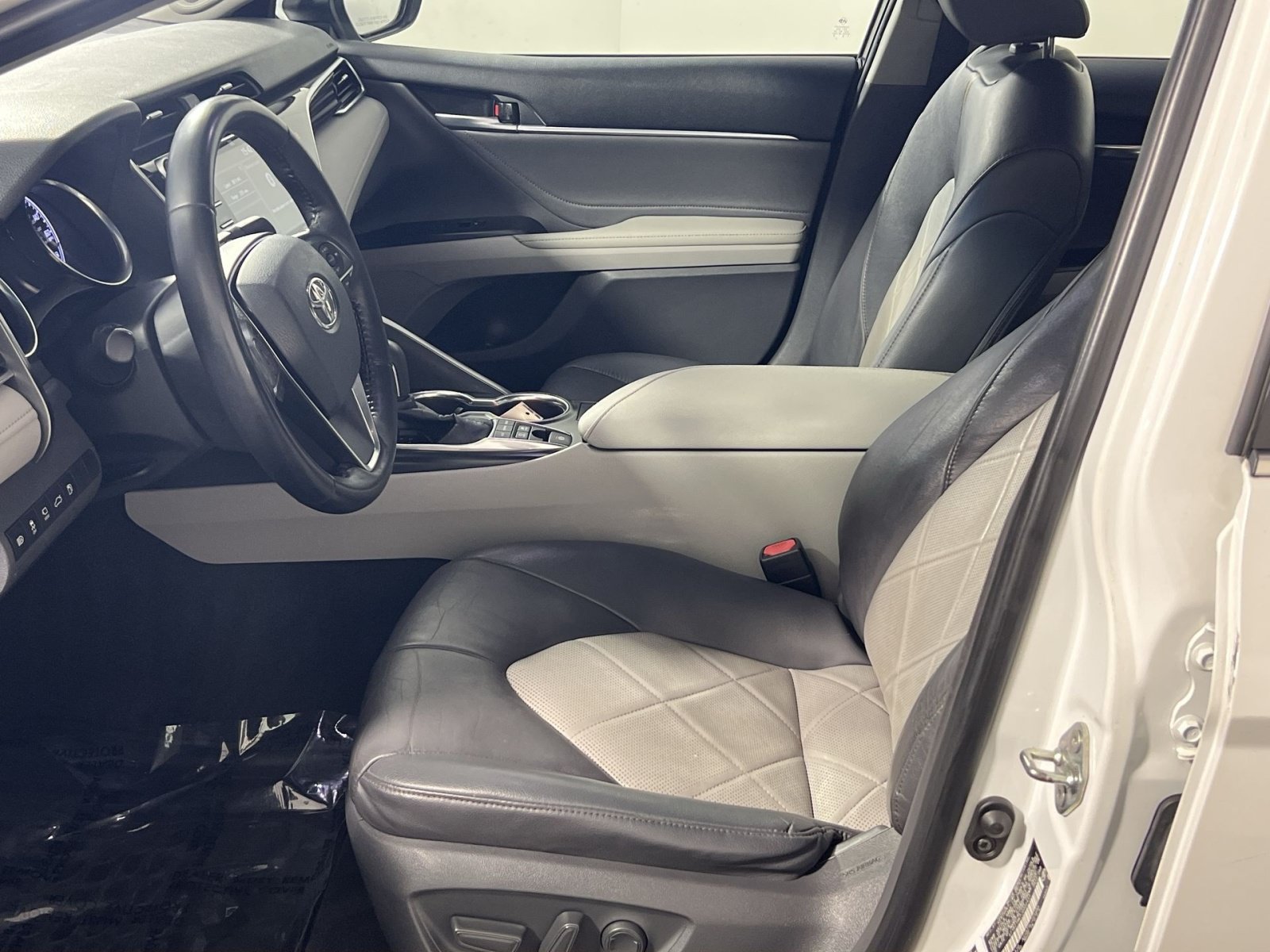 Used 2018 Toyota Camry XLE w/ Audio Package FWD image 13