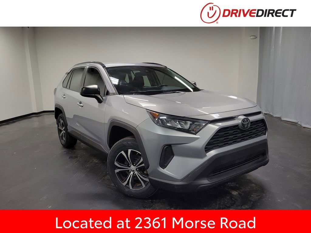 Used 2021 Toyota RAV4 LE image 1