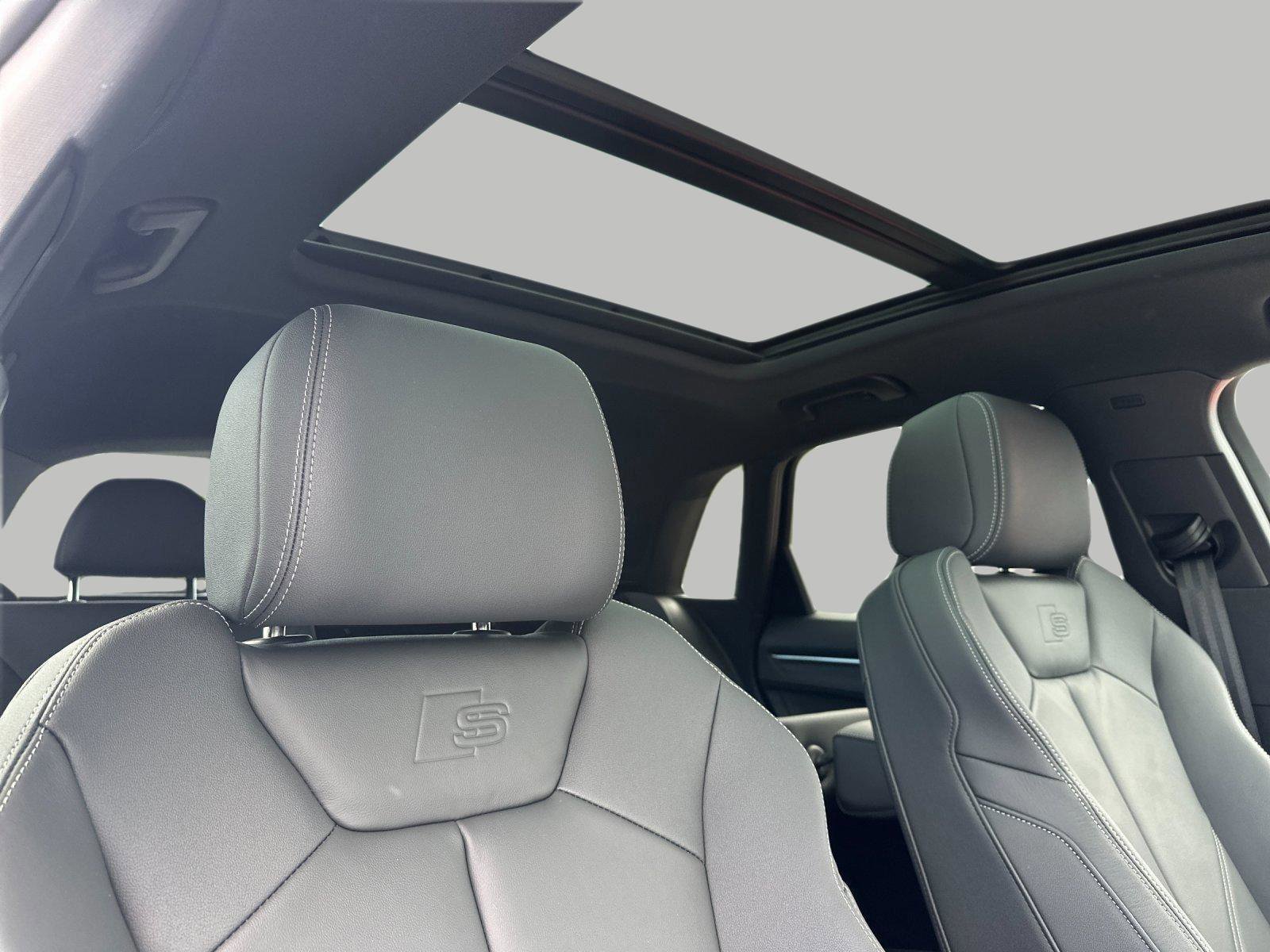 Certified 2025 Audi Q3 2.0T Premium w/ Convenience Package AWD/4WD image 17