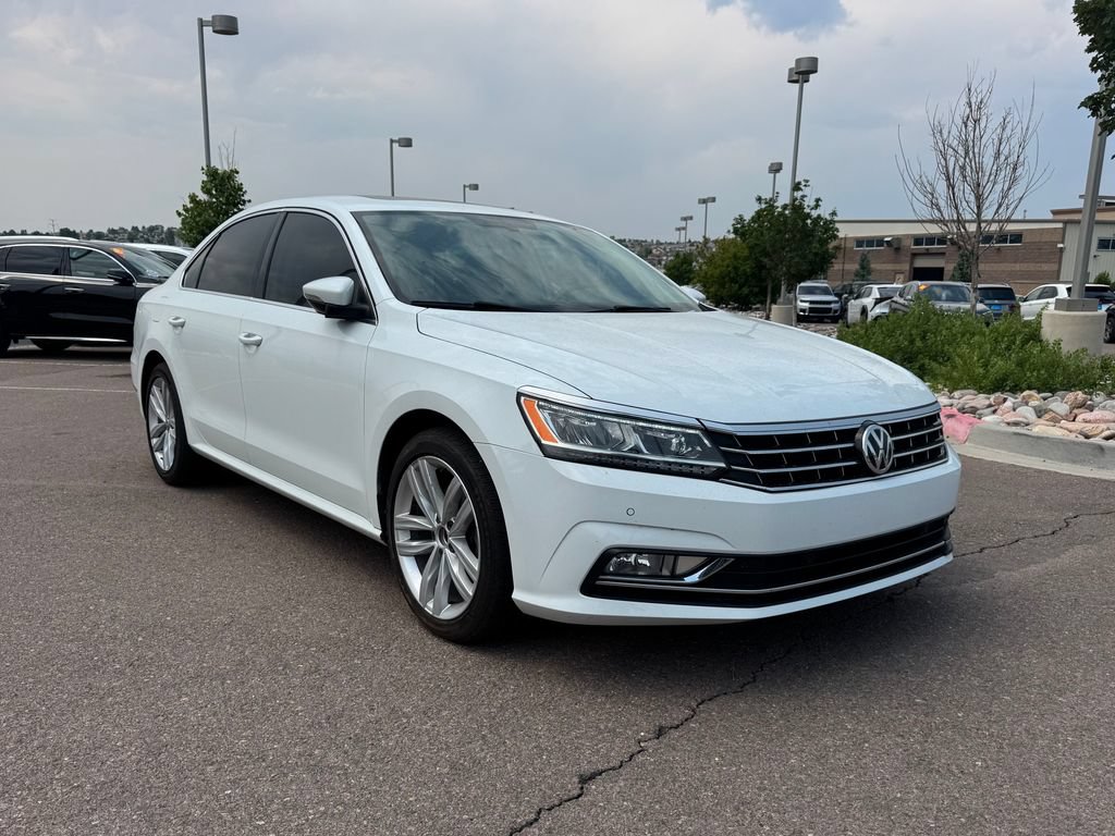 Used 2018 Volkswagen Passat 2.0T SE FWD image 1