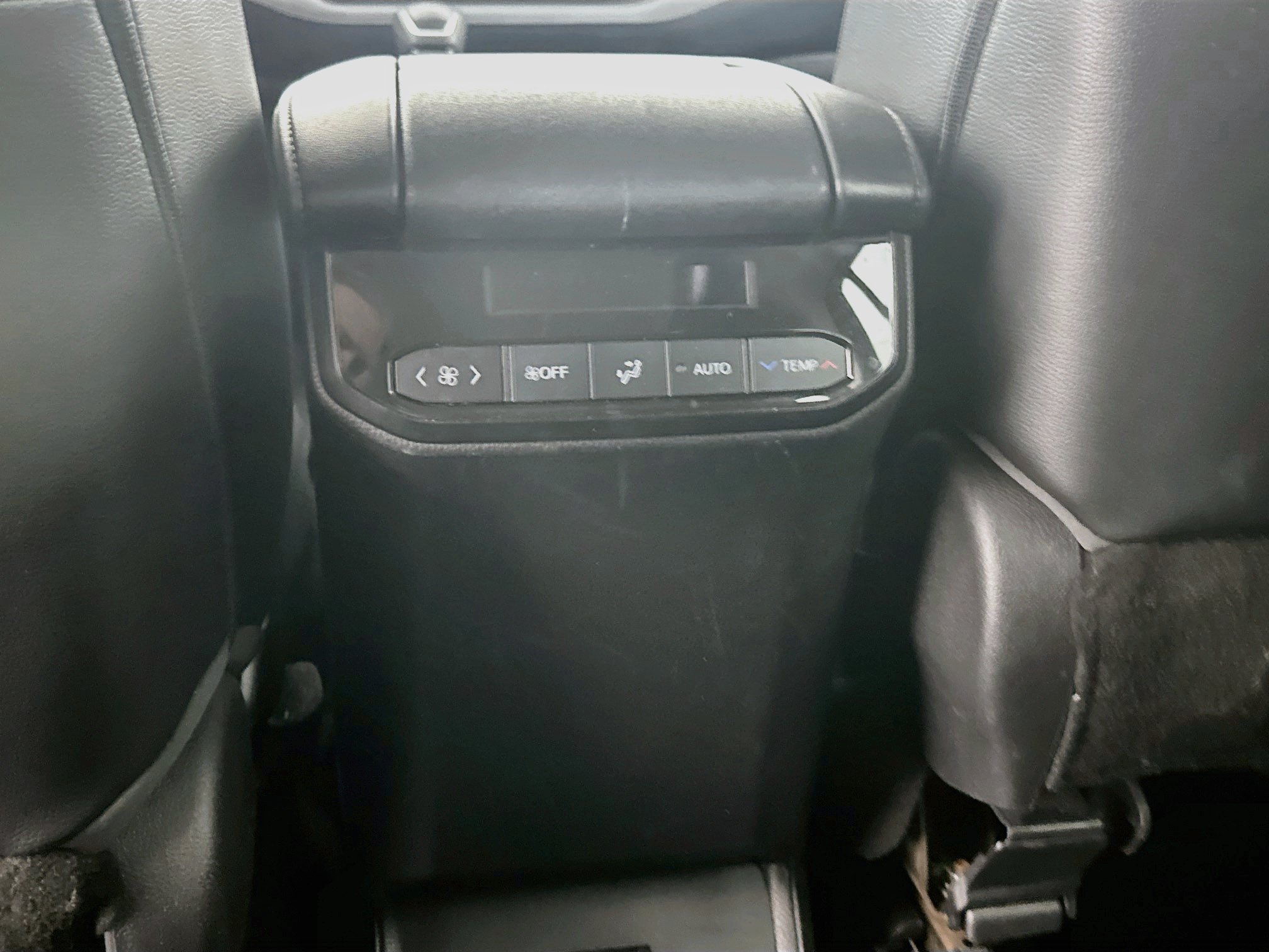 Used 2022 Toyota Highlander XLE FWD image 26