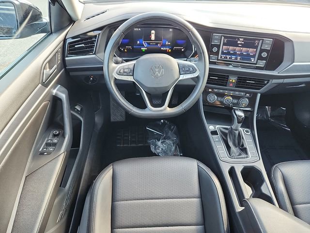 Used 2024 Volkswagen Jetta SE image 11