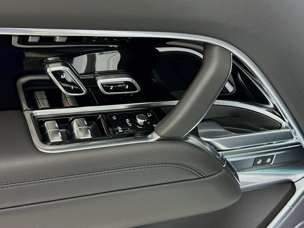 New 2026 Land Rover Range Rover Long Wheelbase SE image 24