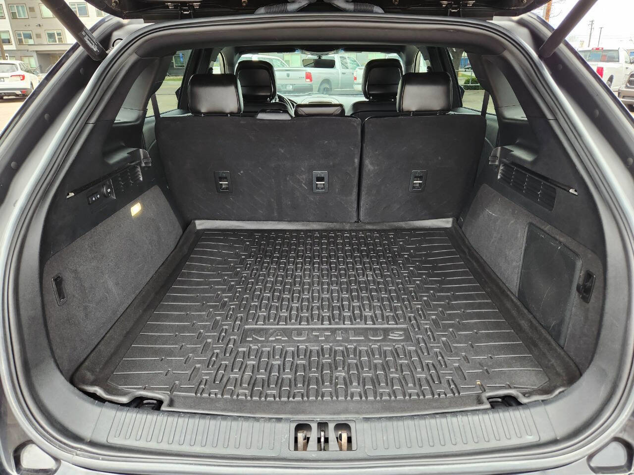 Used 2020 Lincoln Nautilus Premier w/ Equipment Group 101A AWD/4WD image 28