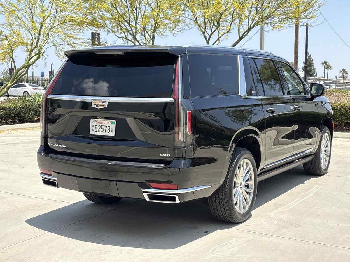 Used 2021 Cadillac Escalade ESV Premium Luxury w/ Driver Assist Tech Package RWD image 4