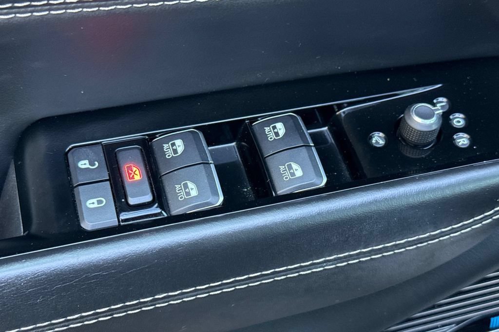 Used 2024 Jeep Grand Wagoneer L Series II w/ Quick Order Packagew 28T AWD/4WD image 12