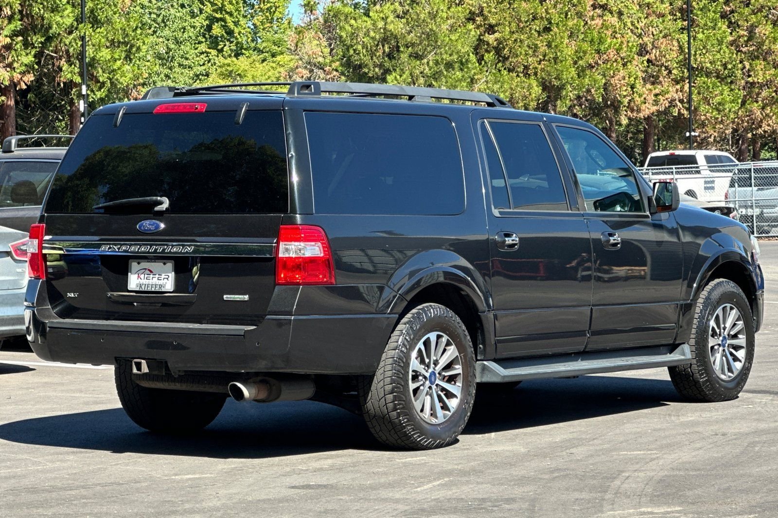 Used 2015 Ford Expedition EL XLT w/ Equipment Group 202A AWD/4WD image 4